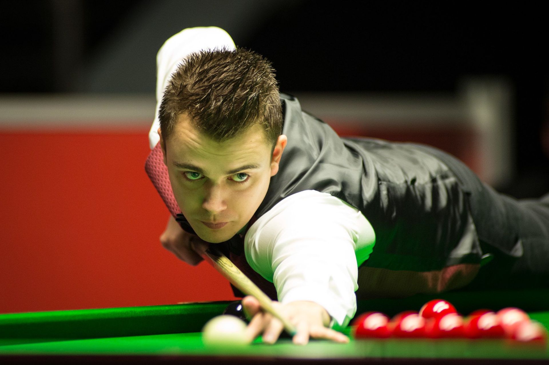 Estrela suíça do snooker desafia dominância britânica - SWI